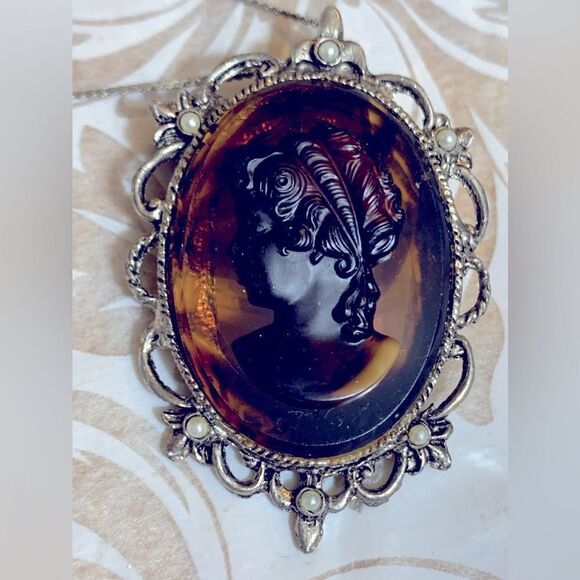 Amber / Brown Glass Cameo Brooch Pin & Necklace 18” Pendent 2.5” Gorgeous - Picture 2 of 6
